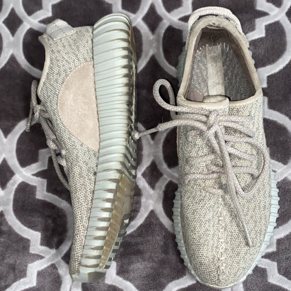 ADIDAS YEEZY BOOST 350(unisex) S: 4.5Y I’m a 7.5/8 in WOMENS they fit perfectly! - Picture 2 of 7